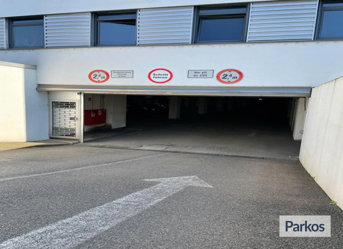 ParkinSTR - Parking Aéroport Stuttgart - picture 1