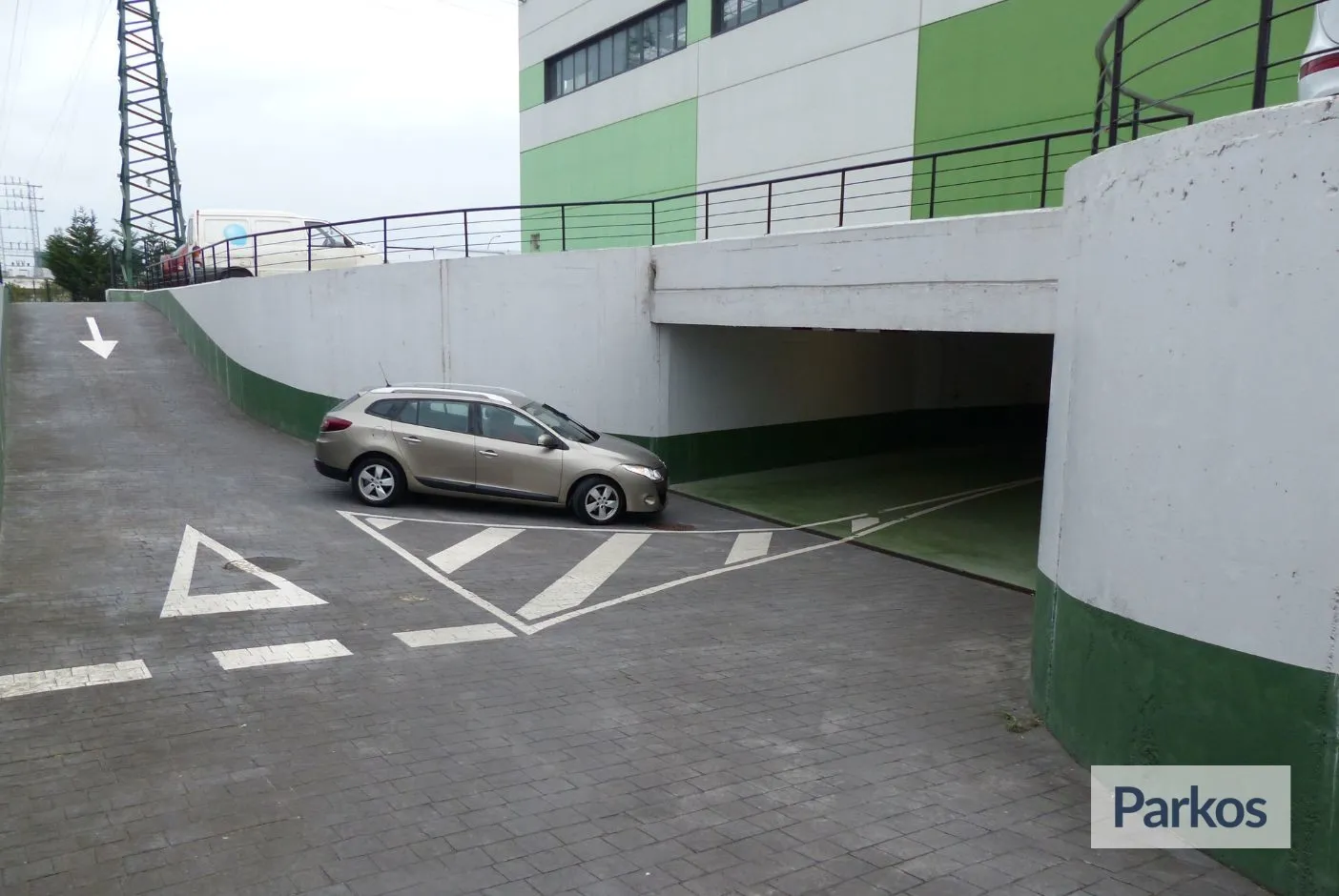 Epark Bilbao - Parking Aéroport Bilbao - picture 1