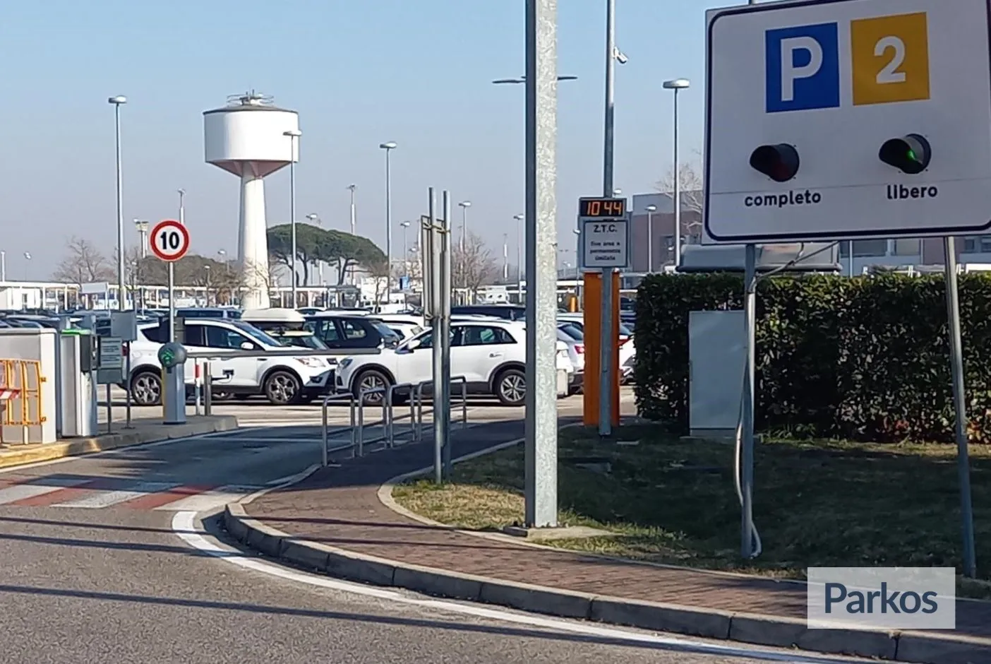 P2 Aeroporto di Venezia - Parking Aéroport Venise - picture 1